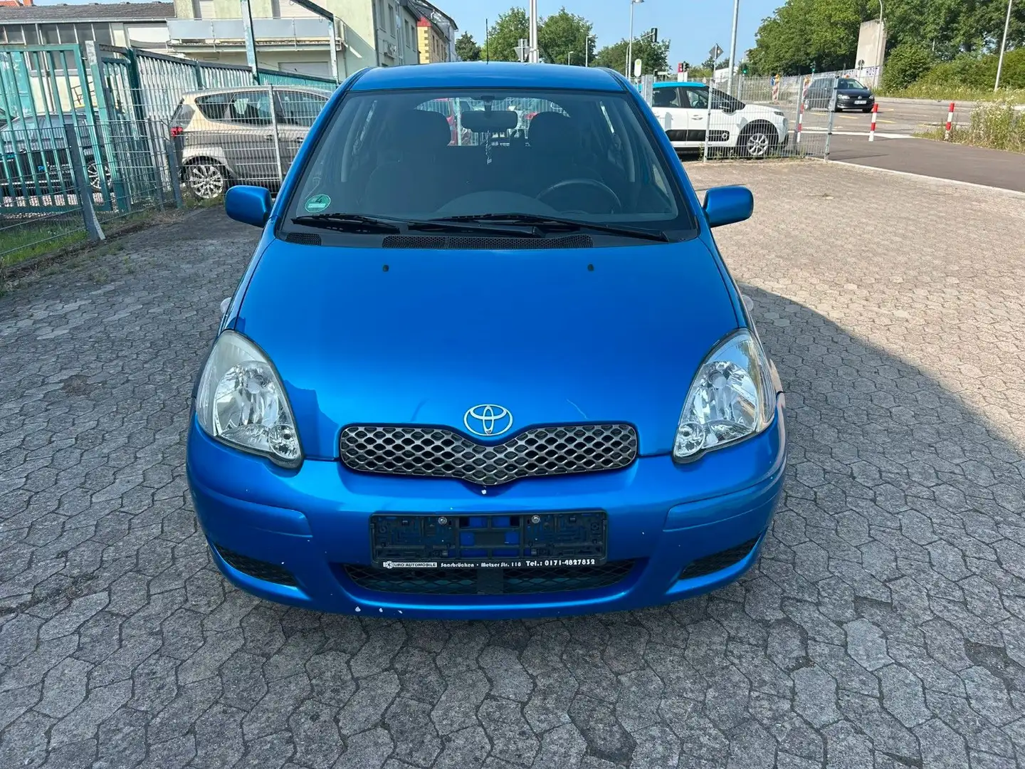 Toyota Yaris 1.0 Sol 8-fach Bereifung Blau - 2