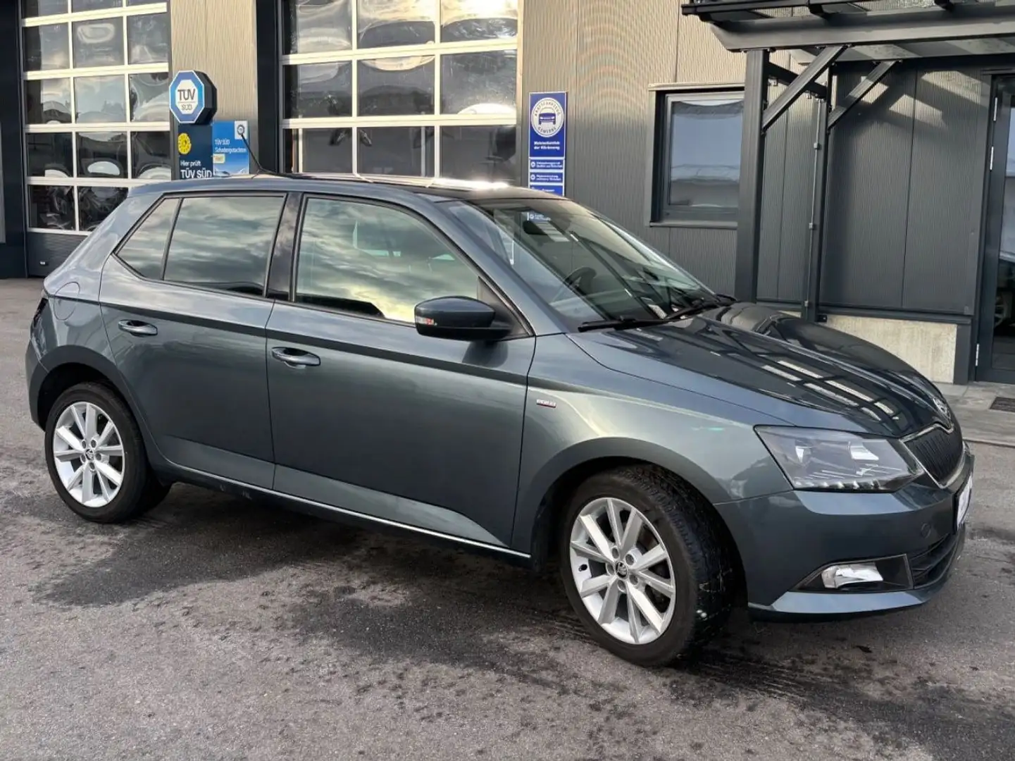 Skoda Fabia Clever 1.0 TSI / DAB+PDC+So.&Wi.Räder Gris - 1