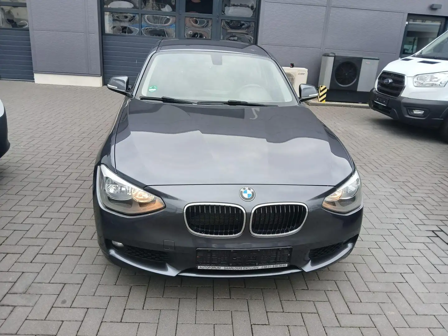 BMW 118 118d Aut. Urban Line Grau - 1