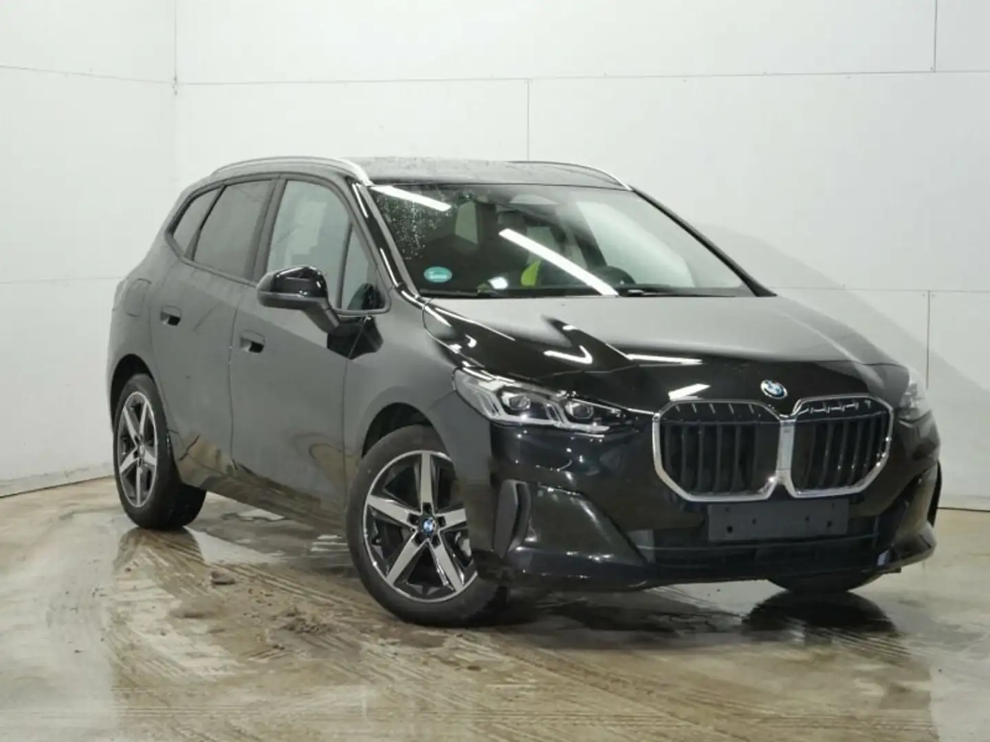 BMW 218 i Active Tourer DKG LED Panorama Parkassist Zwart - 2