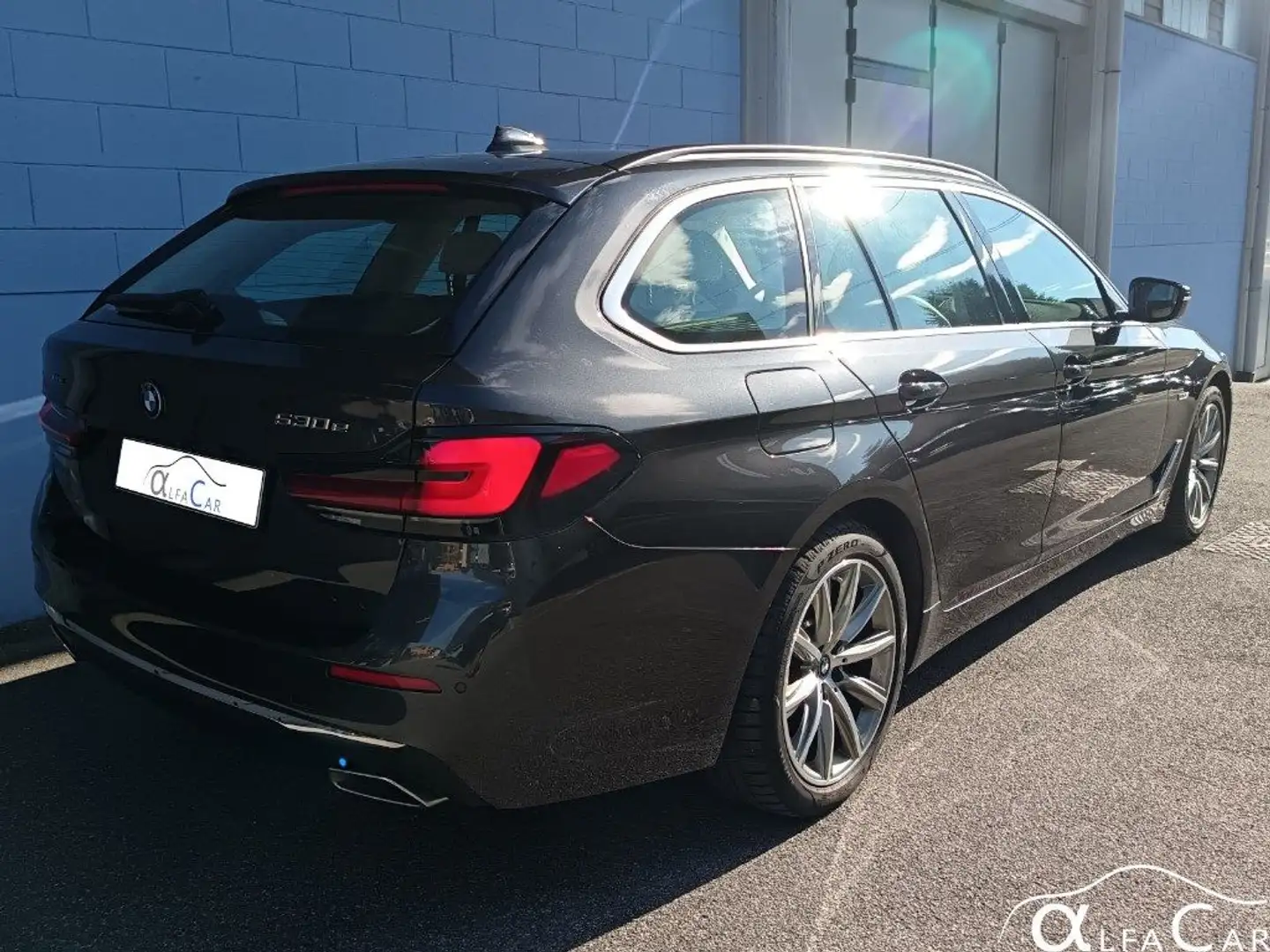 BMW 530 e xDrive Touring Luxury Grigio - 2