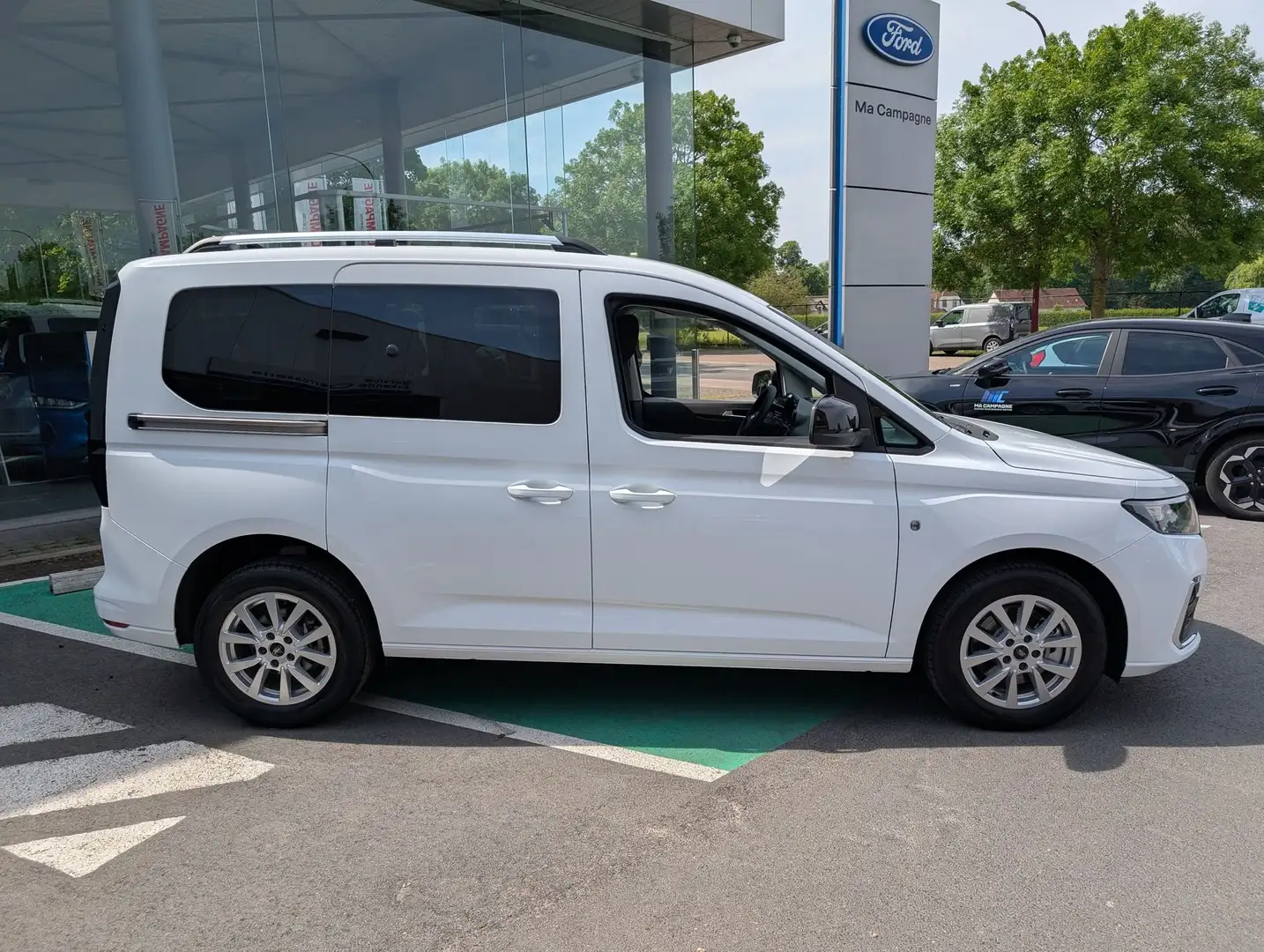 Ford Tourneo Connect Titanium 1.5i Ecoboost 114pk 6 versn. Blanc - 2