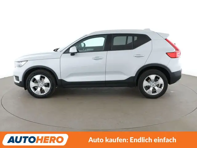 Volvo XC40 view 3
