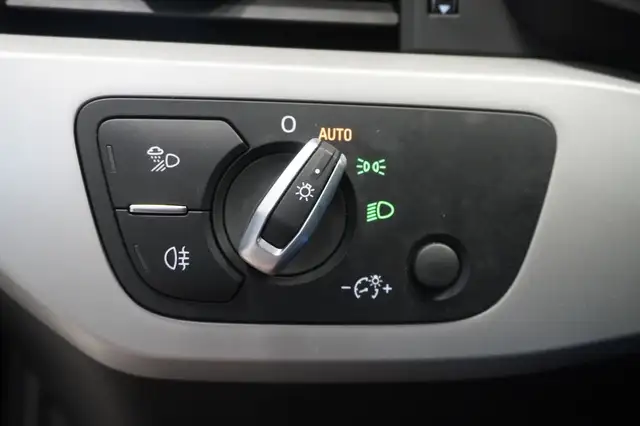 Audi A4 view 14