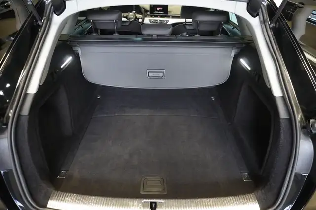 Audi A4 view 10