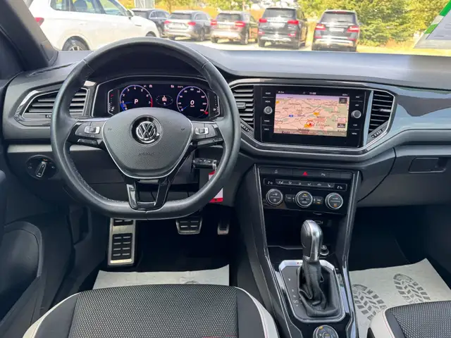 Volkswagen T-Roc view 11