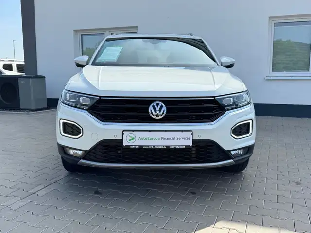 Volkswagen T-Roc view 4