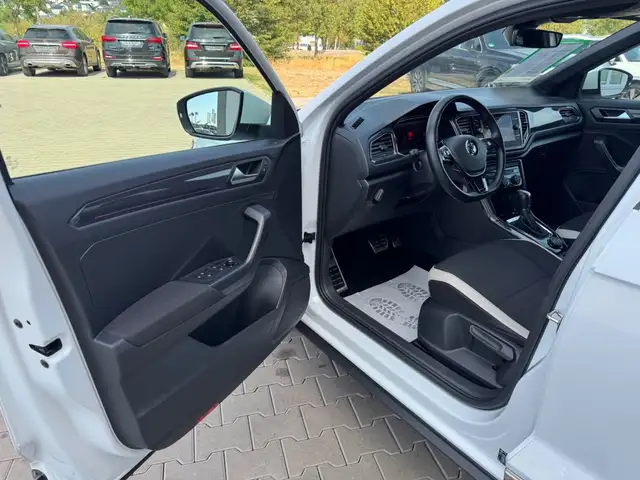 Volkswagen T-Roc view 8