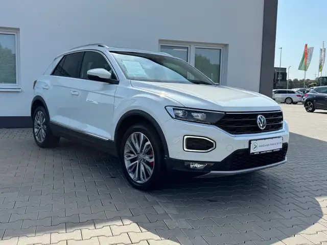 Volkswagen T-Roc view 2