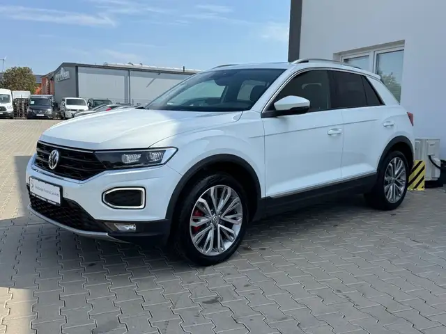 Volkswagen T-Roc view 3