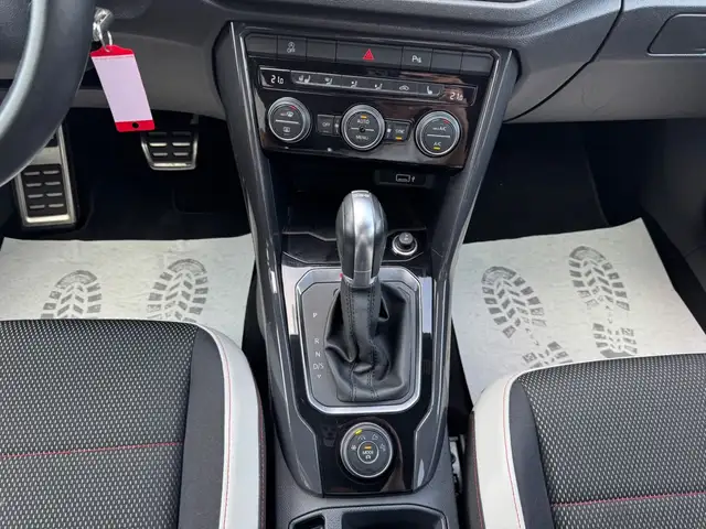 Volkswagen T-Roc view 14