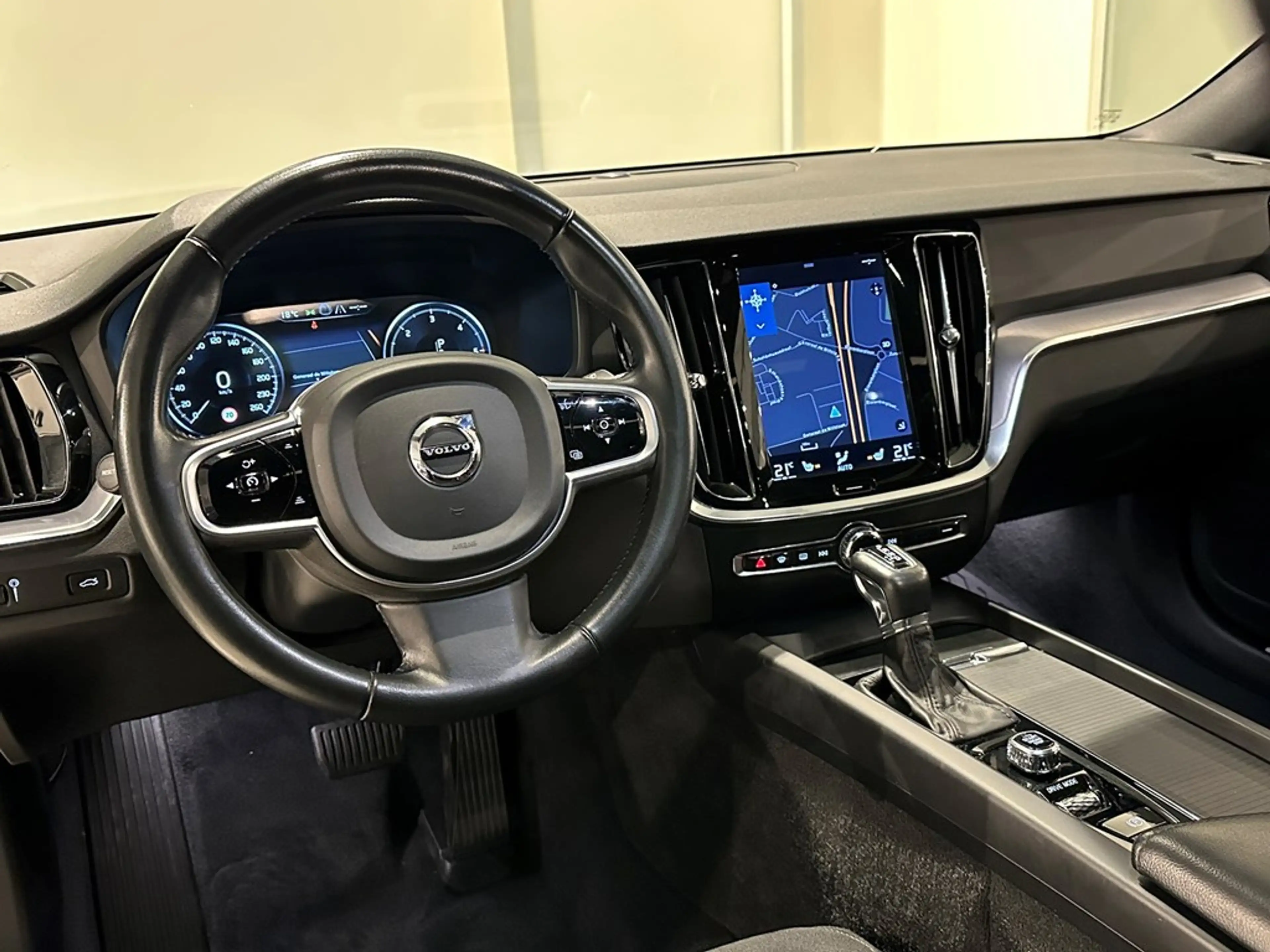 Volvo V60 Cross Country D3 AWD 4X4 Automaat + PANO DAK/TREKHAAK — photo 4