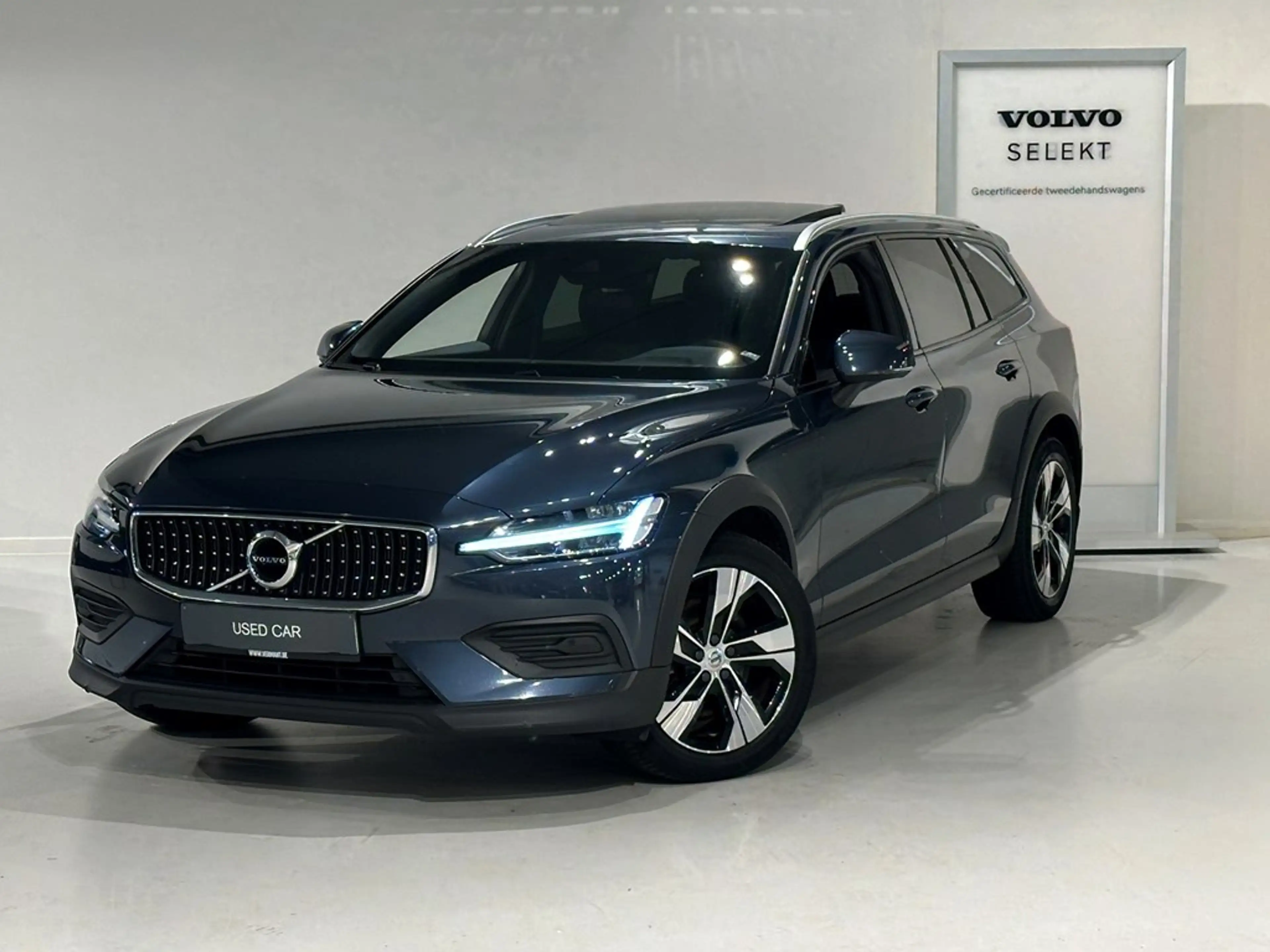 Volvo V60 Cross Country D3 AWD 4X4 Automaat + PANO DAK/TREKHAAK