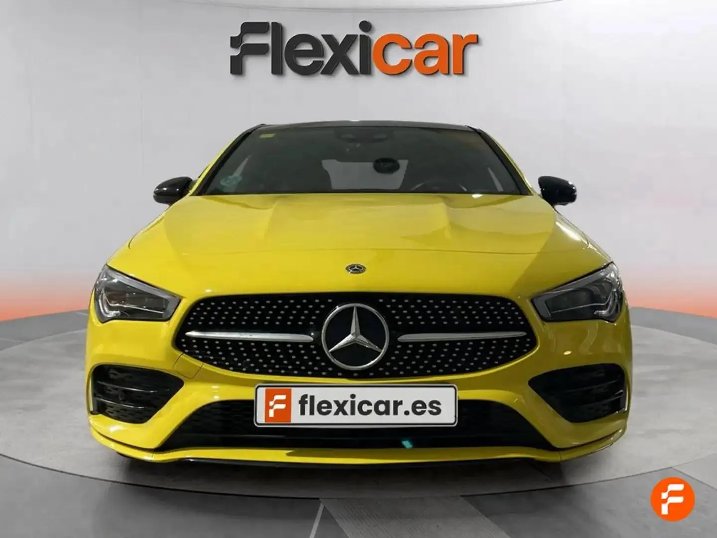 Mercedes-Benz CLA 180 Amarillo - 2