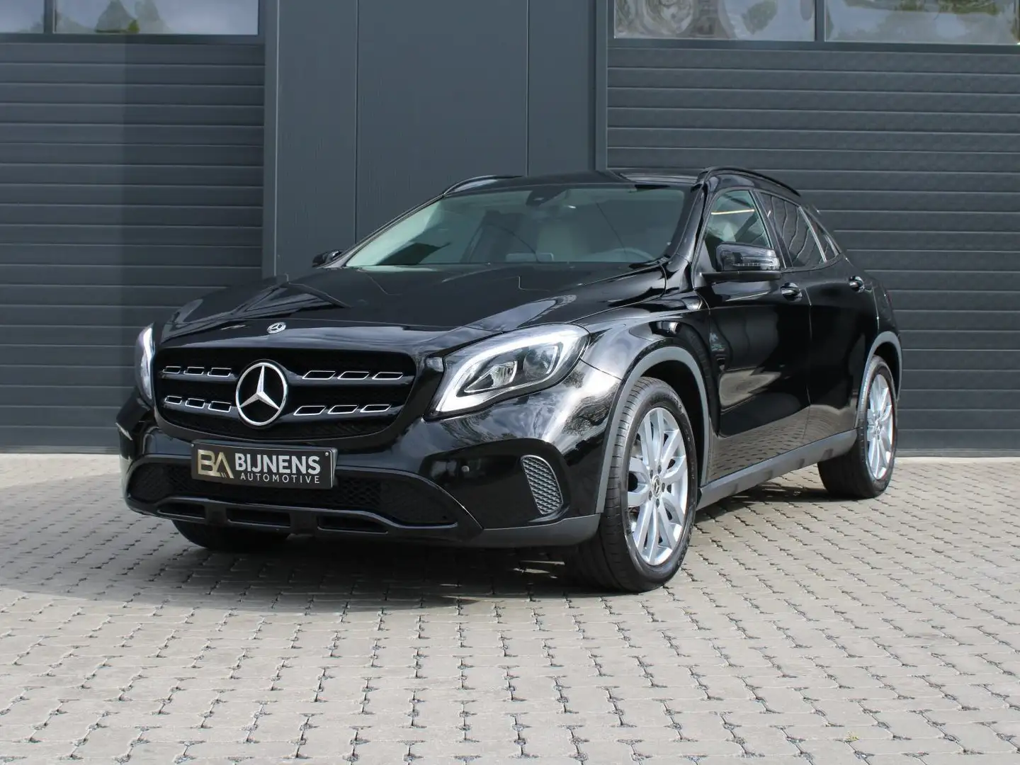 Mercedes-Benz GLA 180 (EU6.2) Černá - 1