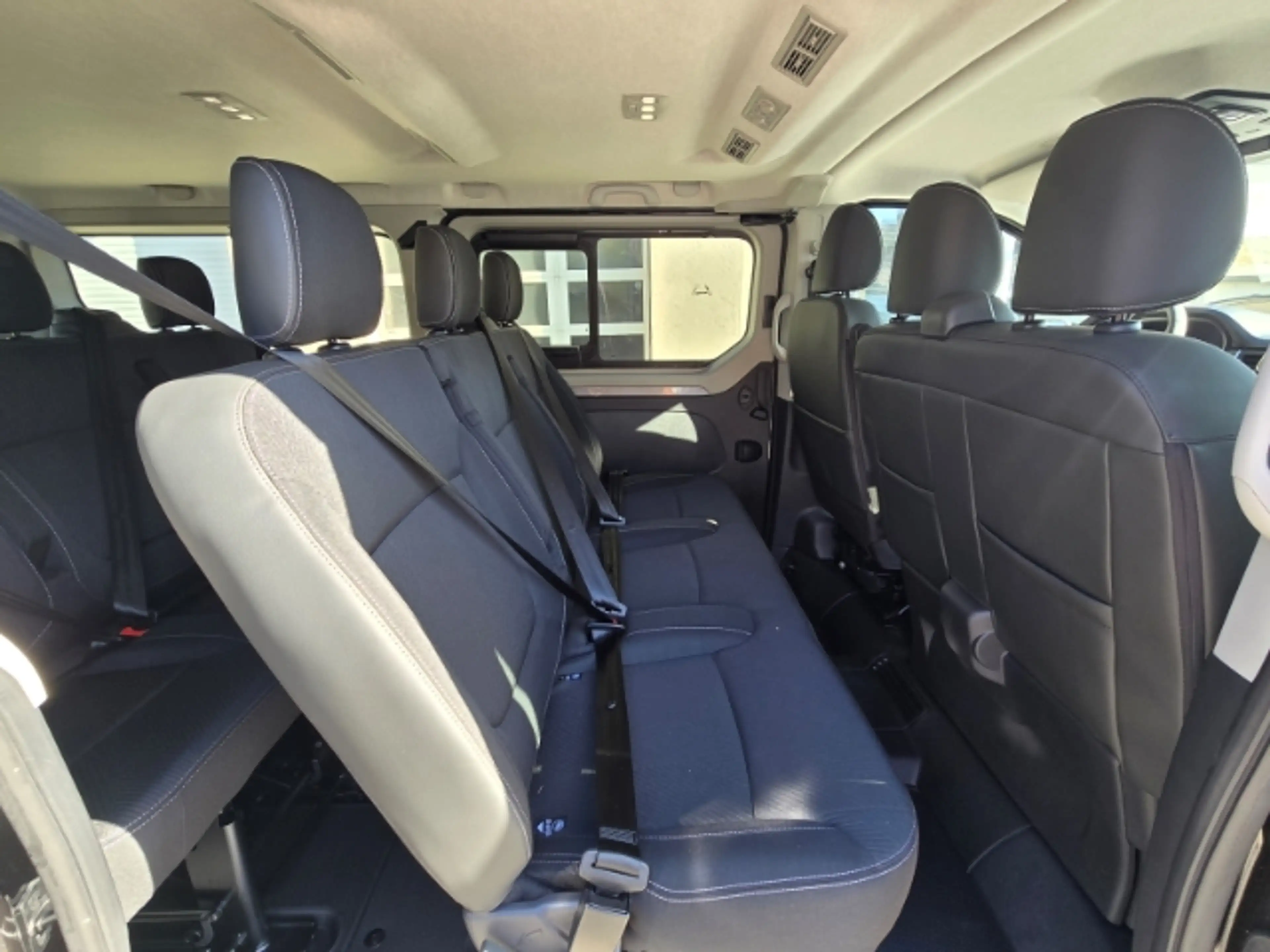 Renault Trafic Combi L2H1 3,0t Evolution 2.0 BLUE dCi 150 Automat — photo 9