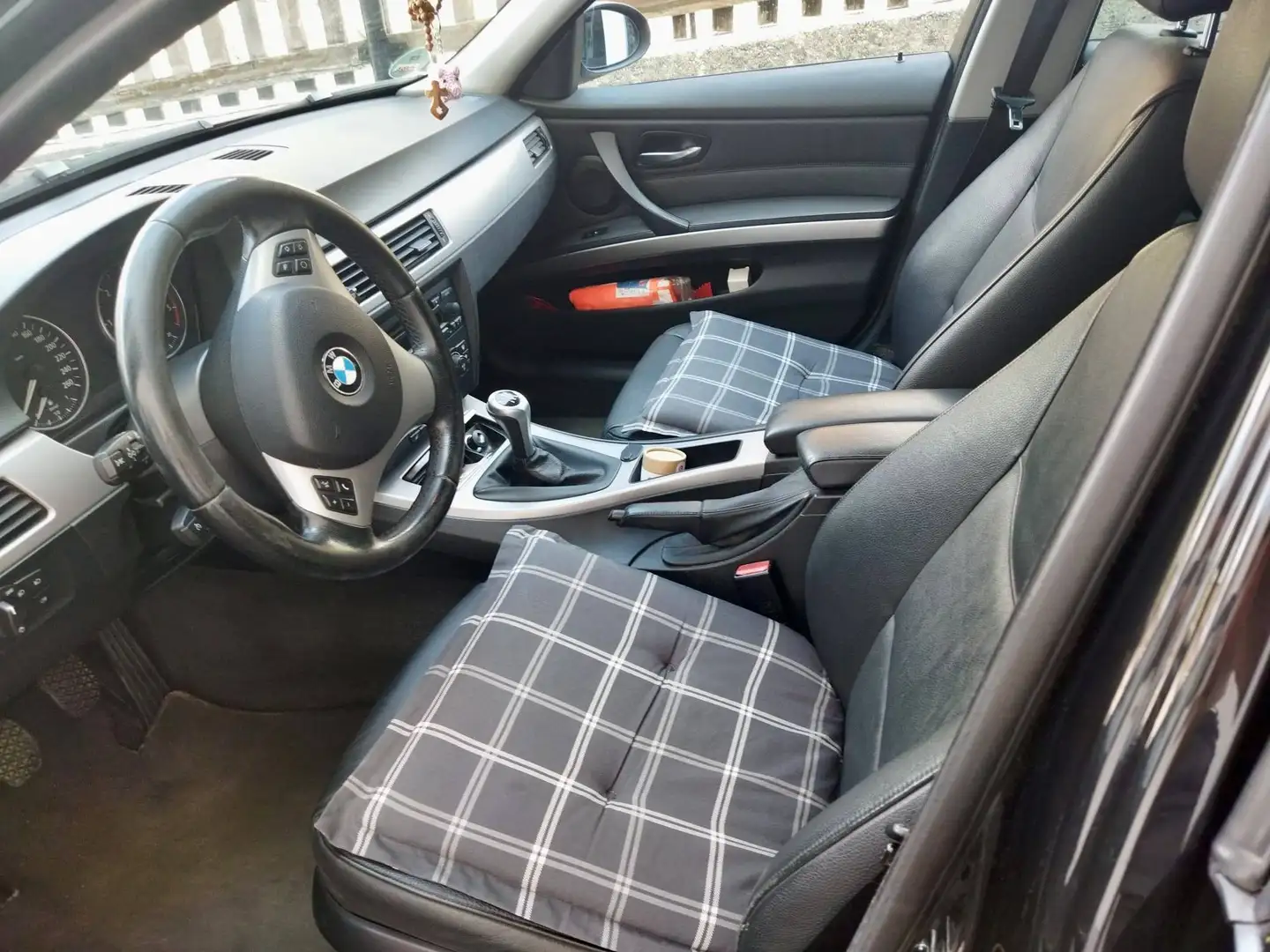 BMW 320 320d Touring Schwarz - 2