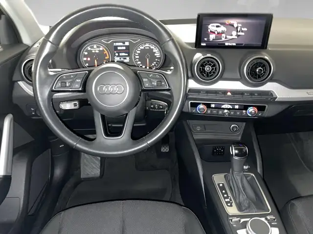 Audi Q2 view 6