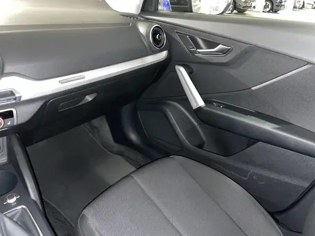 Audi Q2 view 9