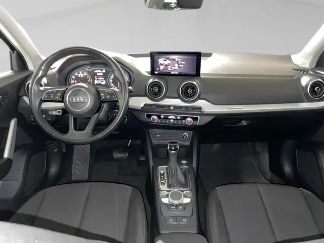 Audi Q2 view 5