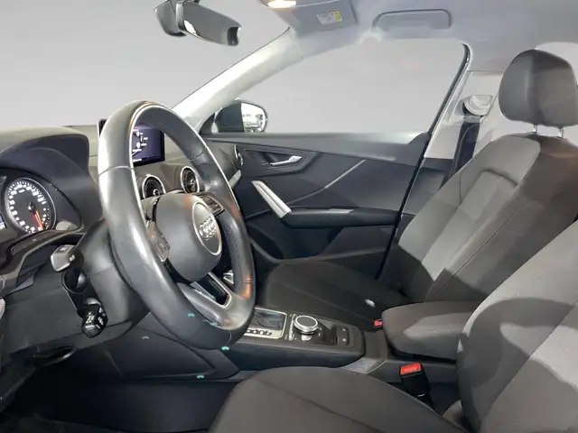 Audi Q2 view 4