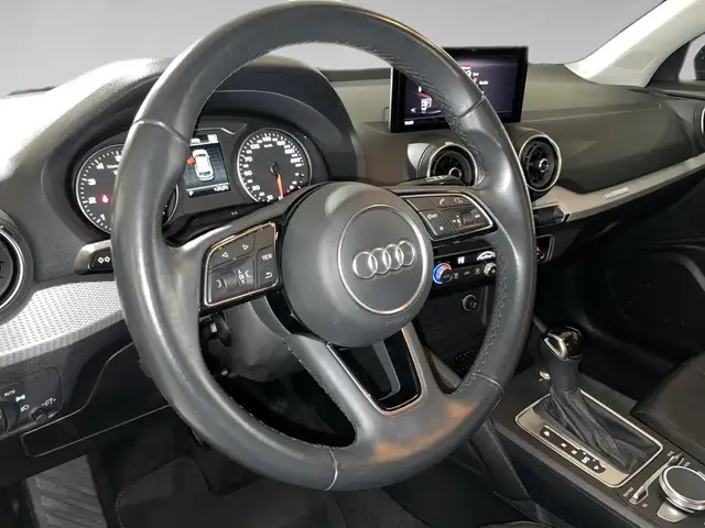 Audi Q2 view 8