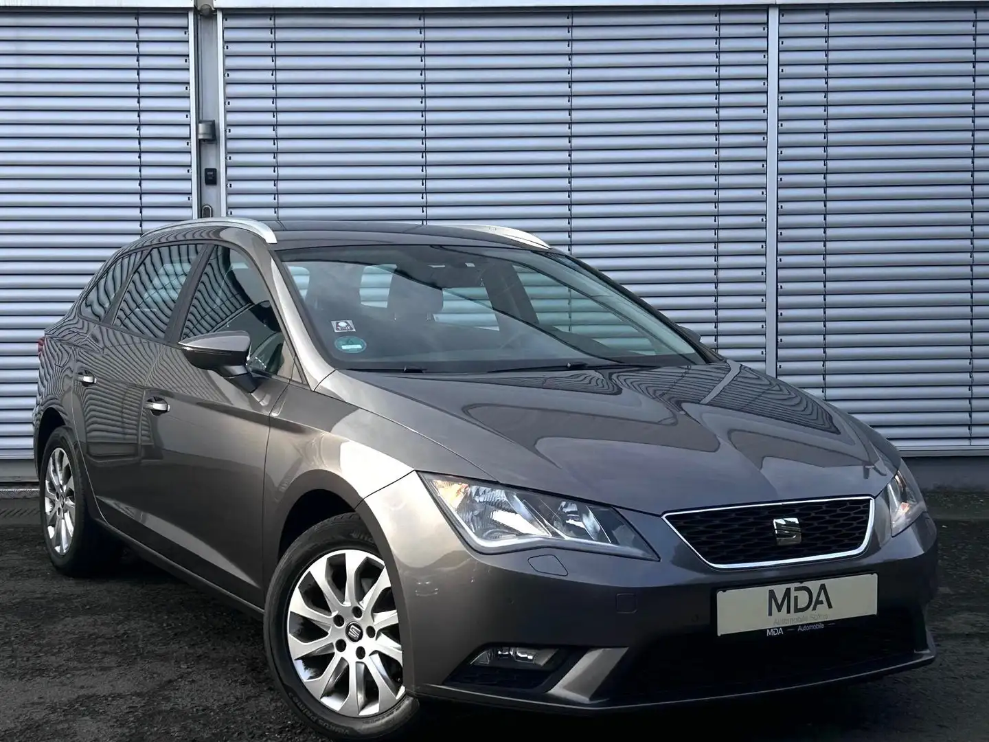 SEAT Leon 1.6TDI ST Style Automatik 1.Hand AHK  DSG Grau - 1