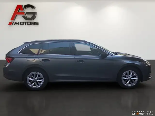 Skoda Octavia view 4