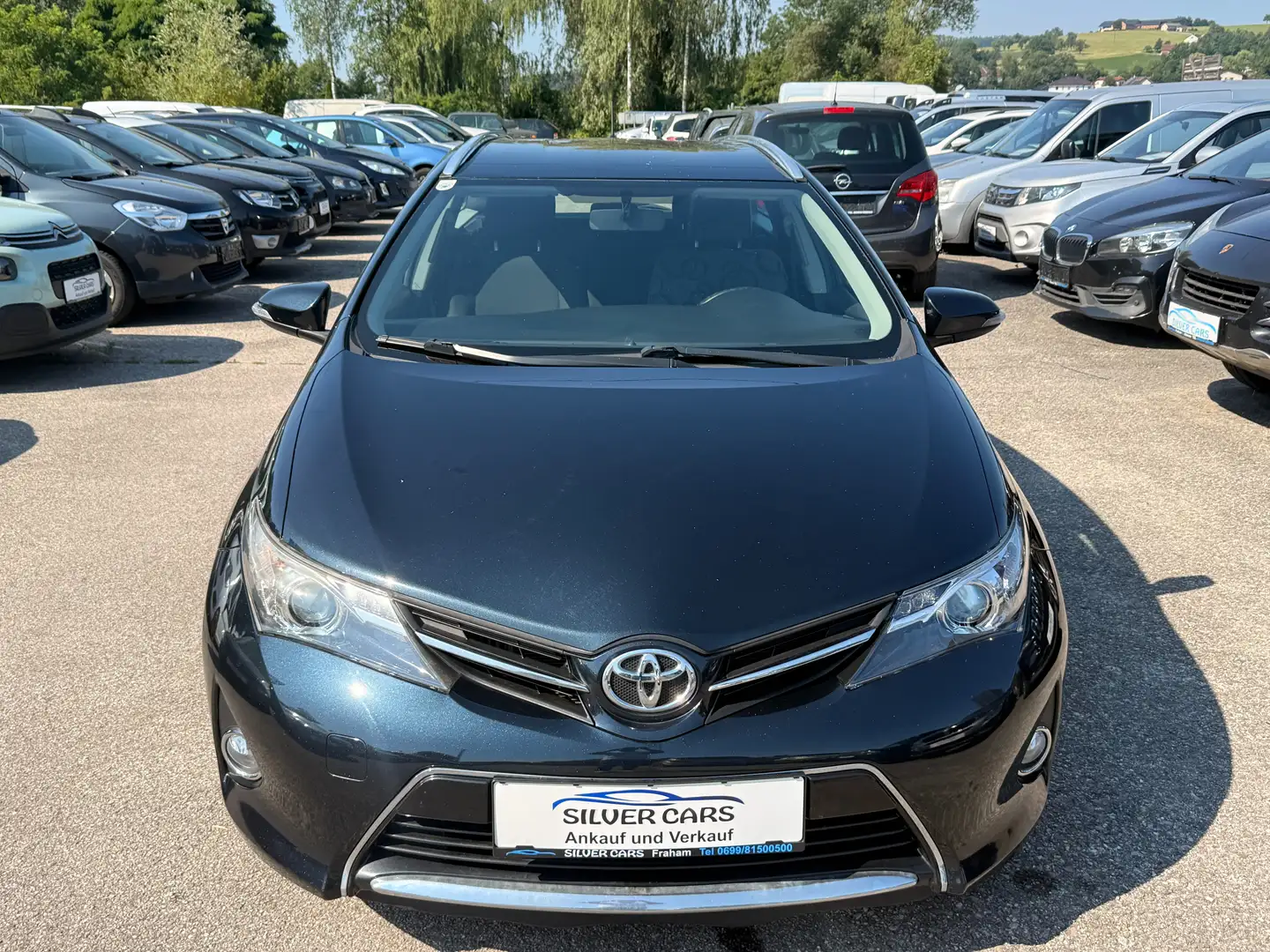 Toyota Auris Sports 1,4 D Grau - 2