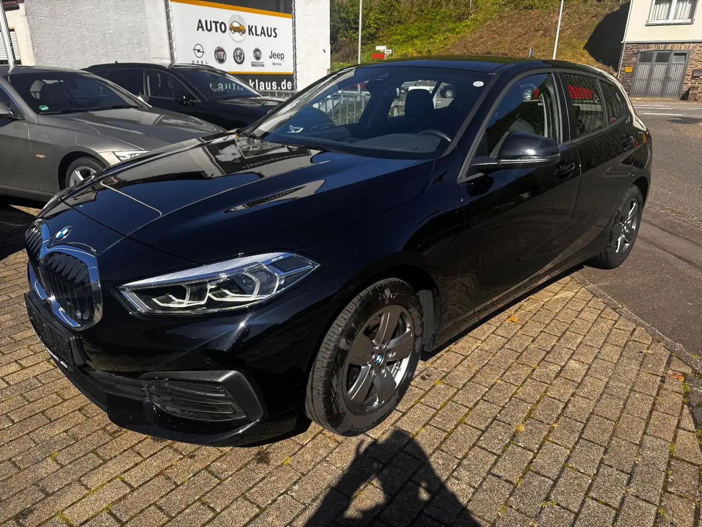 BMW 116 i Advantage Automatik Schwarz - 1