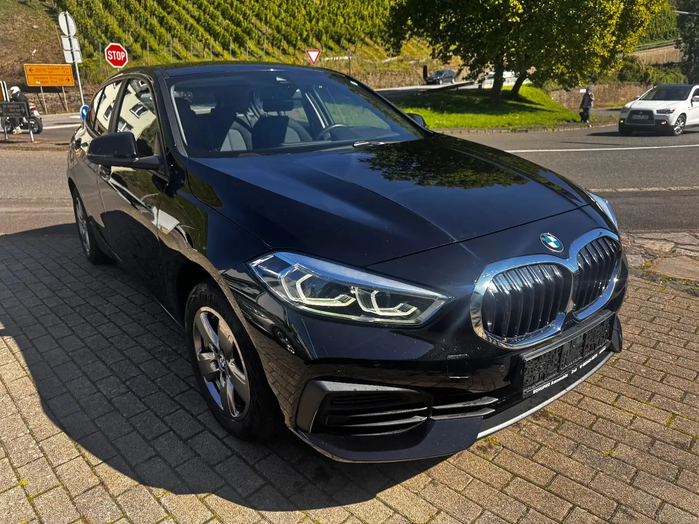 BMW 116 i Advantage Automatik Schwarz - 2