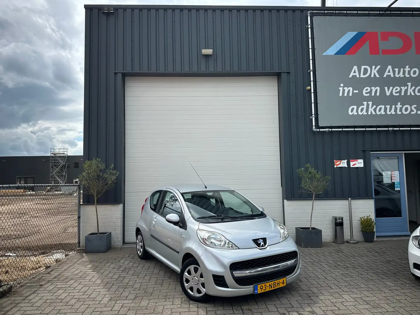 Peugeot 107 1.0-12V XS NIEUWE APK/ELEK PAKKET/93 DKM NAP! Grijs - 2