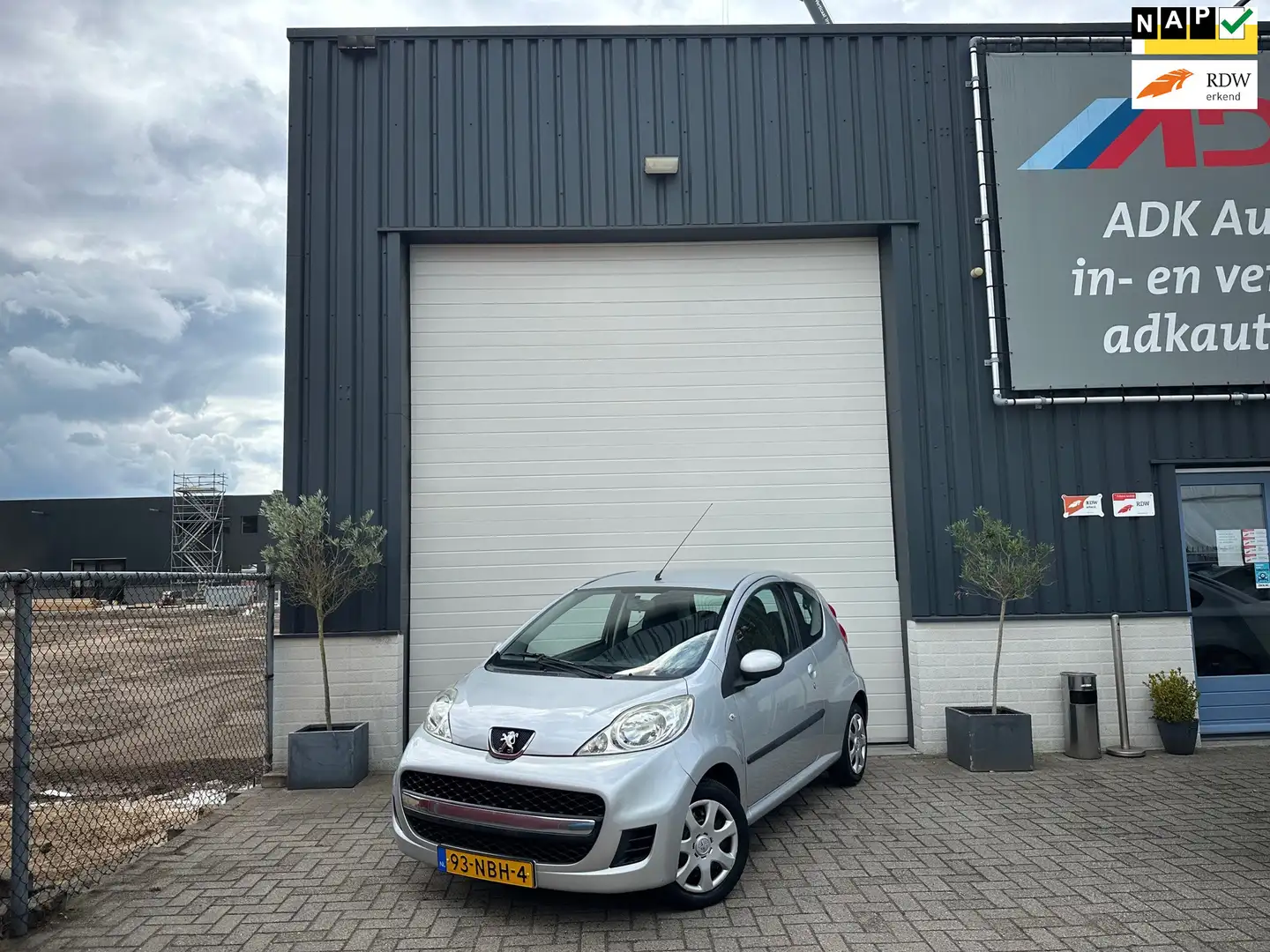 Peugeot 107 1.0-12V XS NIEUWE APK/ELEK PAKKET/93 DKM NAP! Grijs - 1