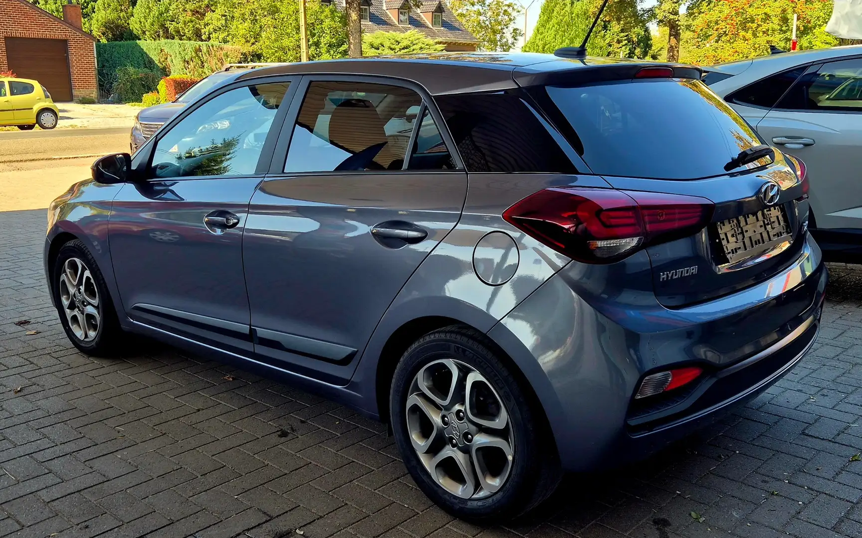 Hyundai i20 i20 1.0 T-GDi Twist Tech Pack AUTOMATIQUE Grau - 2