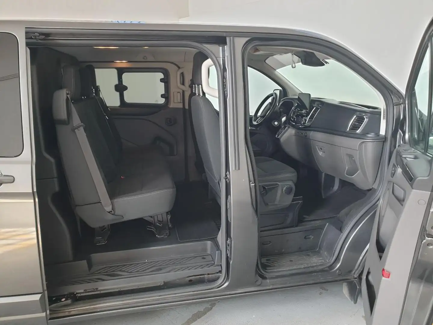 Ford Transit Custom 300 2.0 TDCi 170 aut. 5posti autocarro gancio Grijs - 2