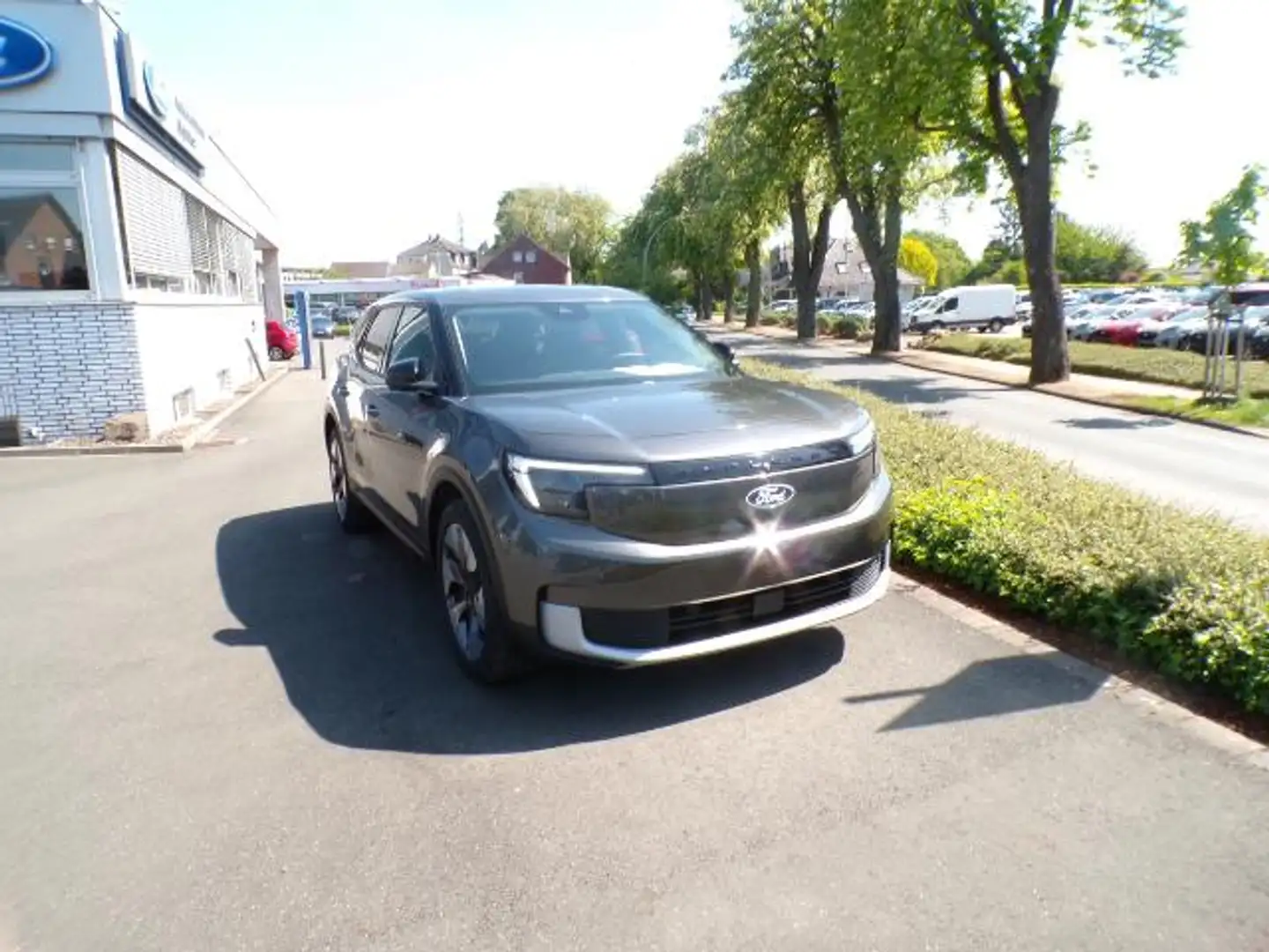 Ford Explorer Premium RWD 77KWH Assistenzpaket / FGS 5 Jahre Grigio - 2