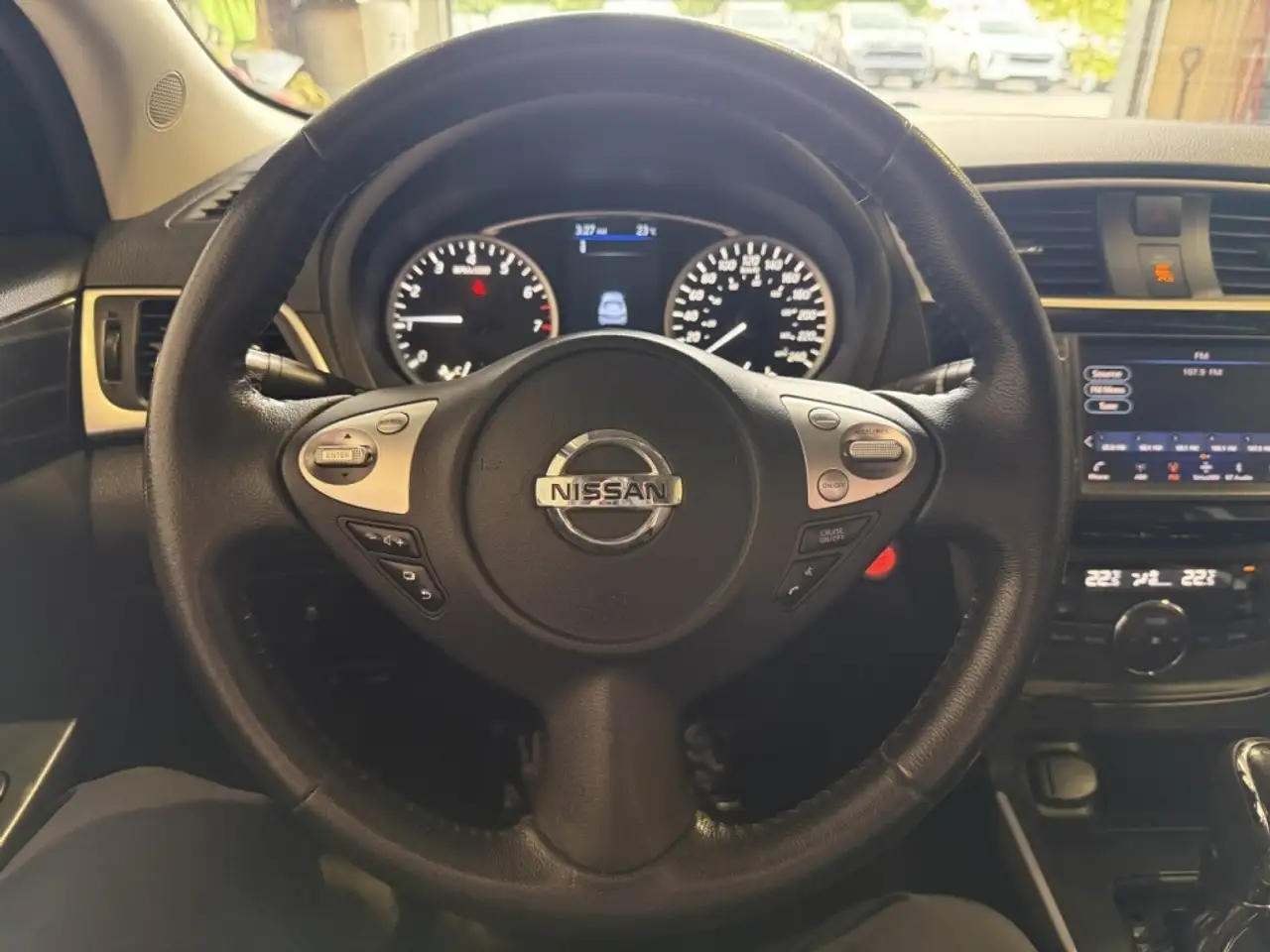 Nissan Sentra снимка Nissan Sentra