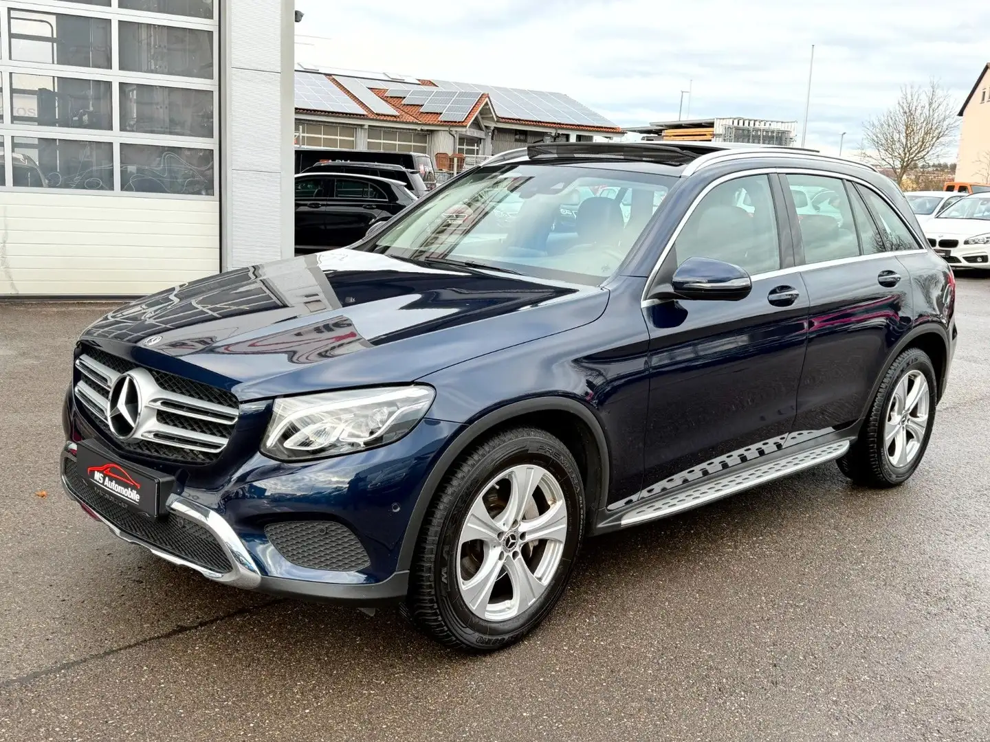 Mercedes-Benz GLC 300 4Matic Exclusive Pano_LED_Navi_HeadUp Blau - 1