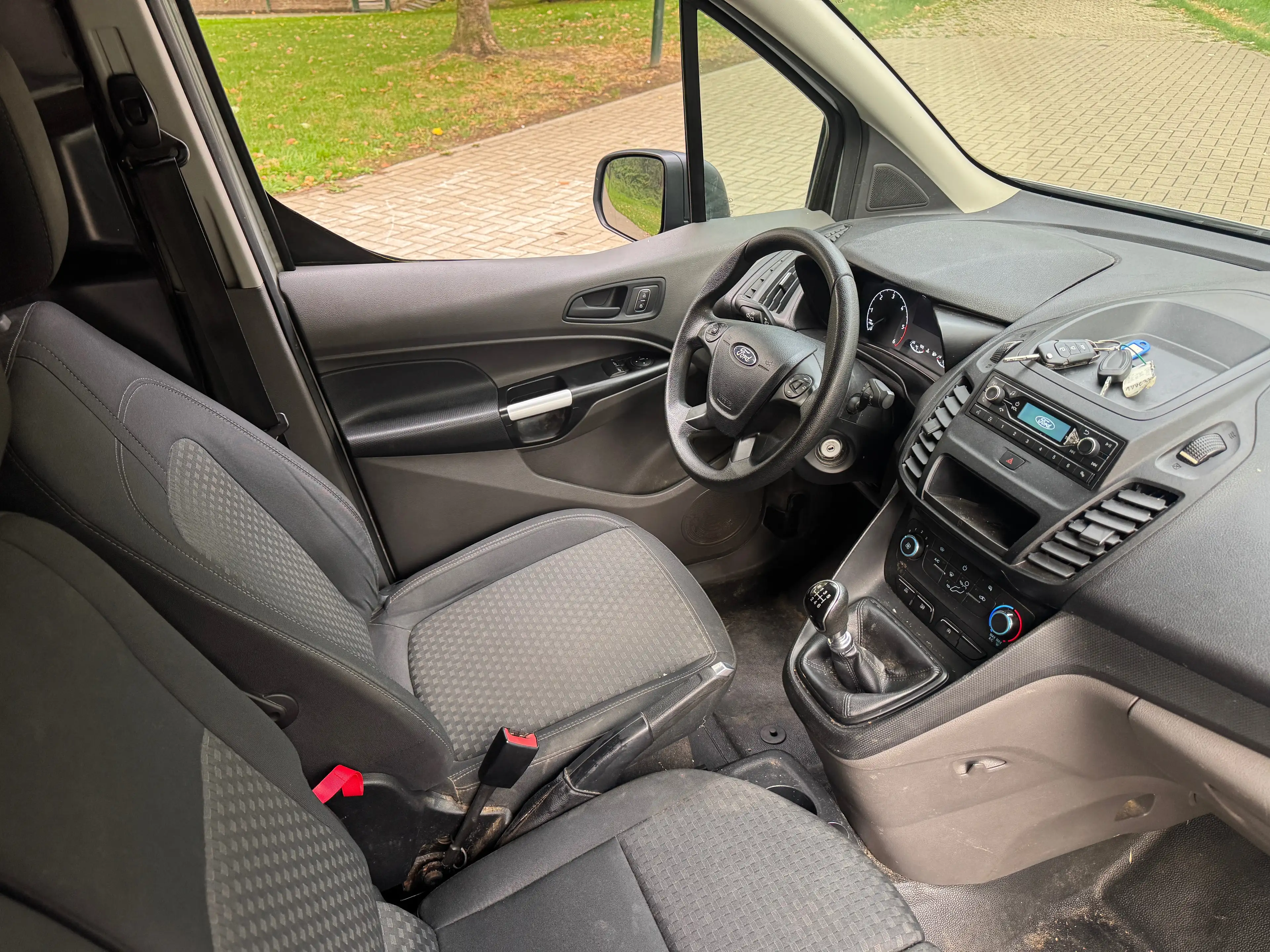 Ford Transit Connect 210 1.5 TDCi Ambiente (EU6.2) — photo 10