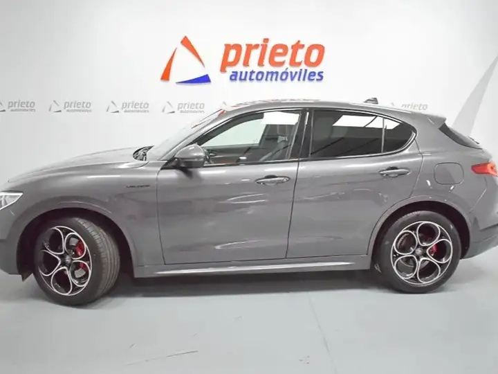 Alfa Romeo Stelvio 2022, foto 2