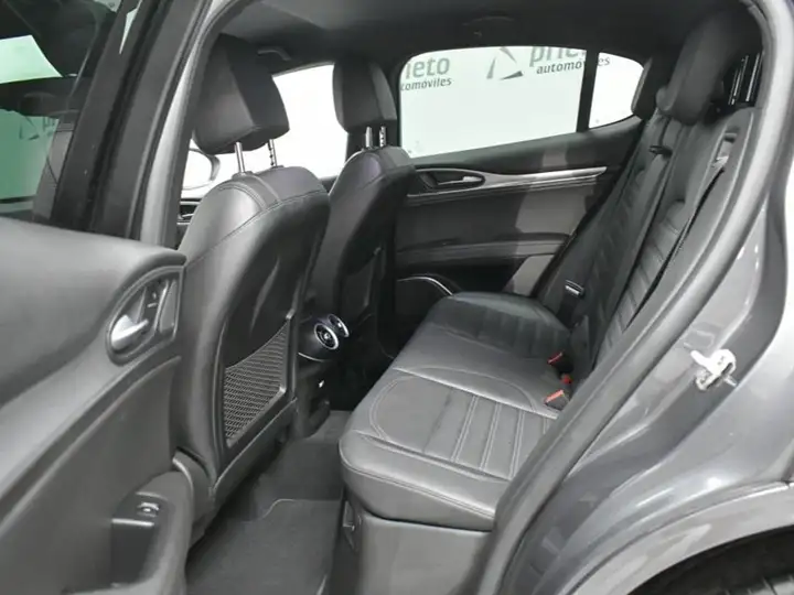 Alfa Romeo Stelvio 2022, foto 28