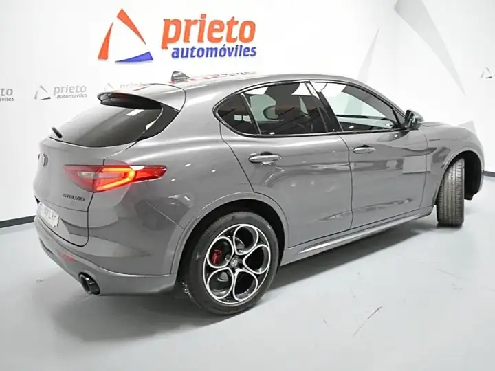 Alfa Romeo Stelvio 2022, foto 33