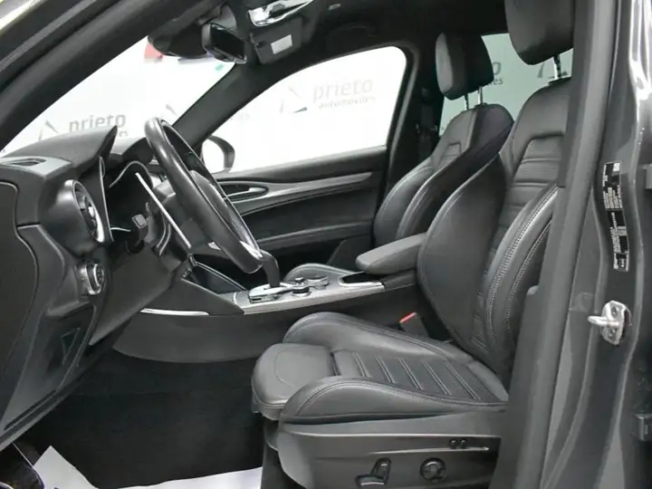 Alfa Romeo Stelvio 2022, foto 9