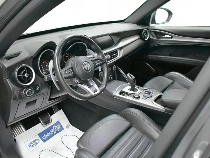 Alfa Romeo Stelvio 2022, foto 8