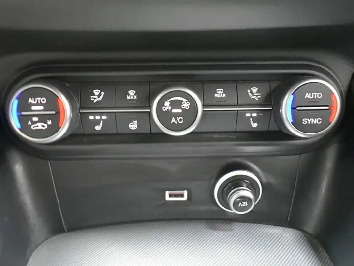 Alfa Romeo Stelvio 2022, foto 18