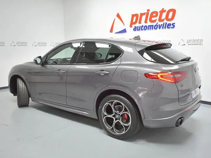 Alfa Romeo Stelvio 2022, foto 3