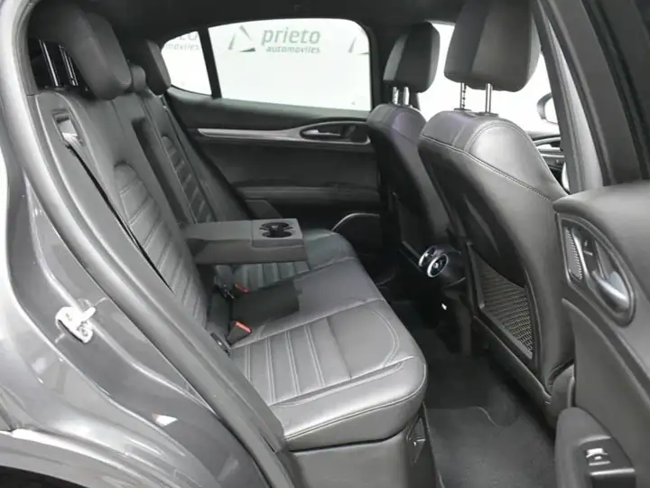 Alfa Romeo Stelvio 2022, foto 39