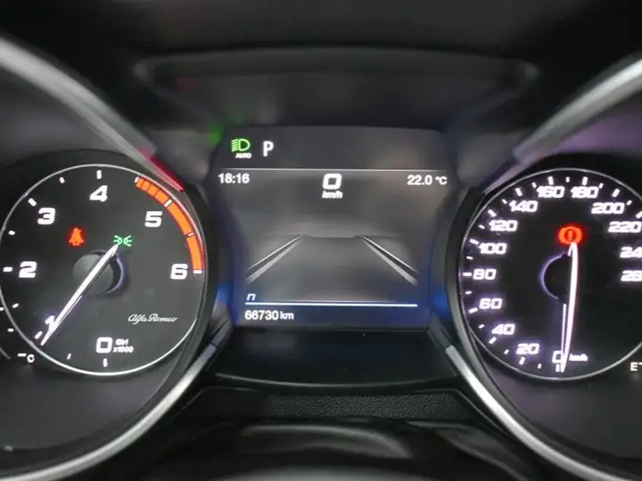 Alfa Romeo Stelvio 2022, foto 16