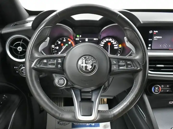 Alfa Romeo Stelvio 2022, foto 15