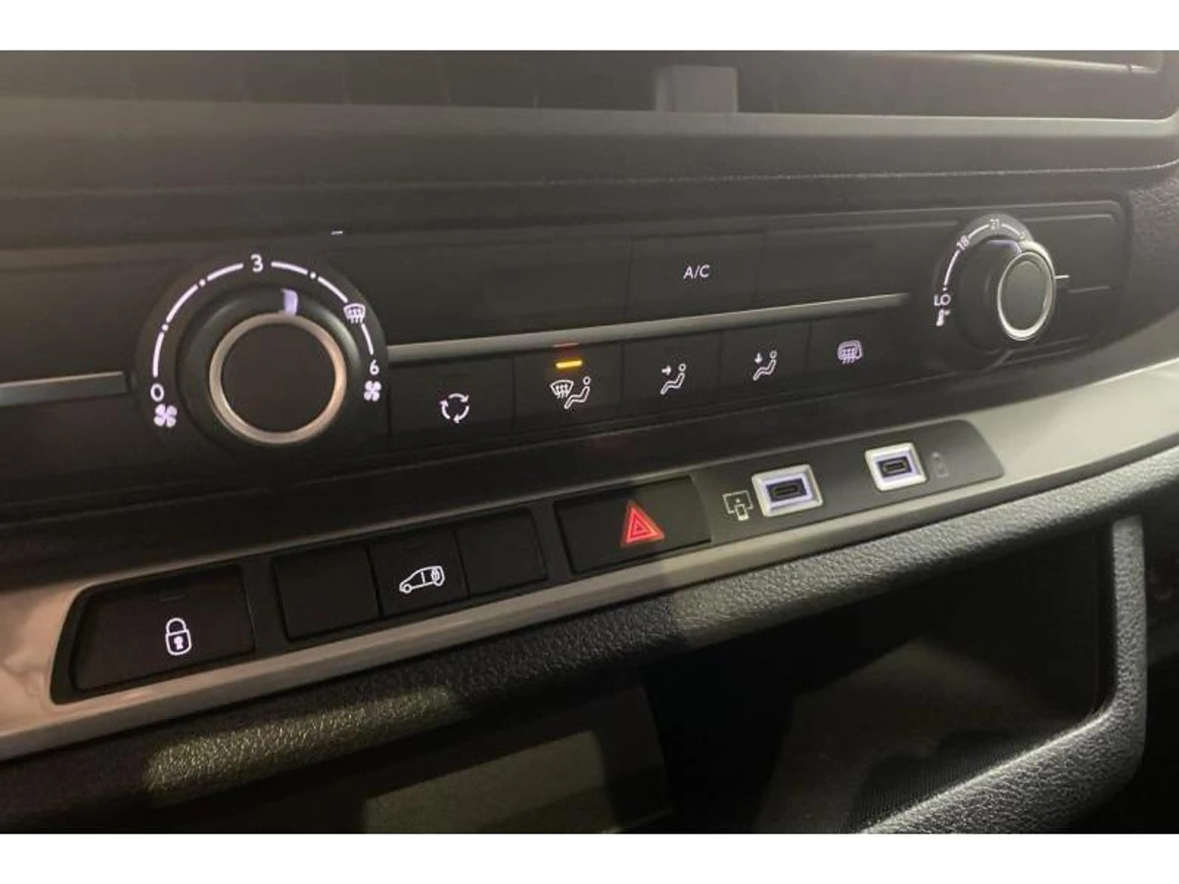Peugeot Expert IV Premium — photo 14